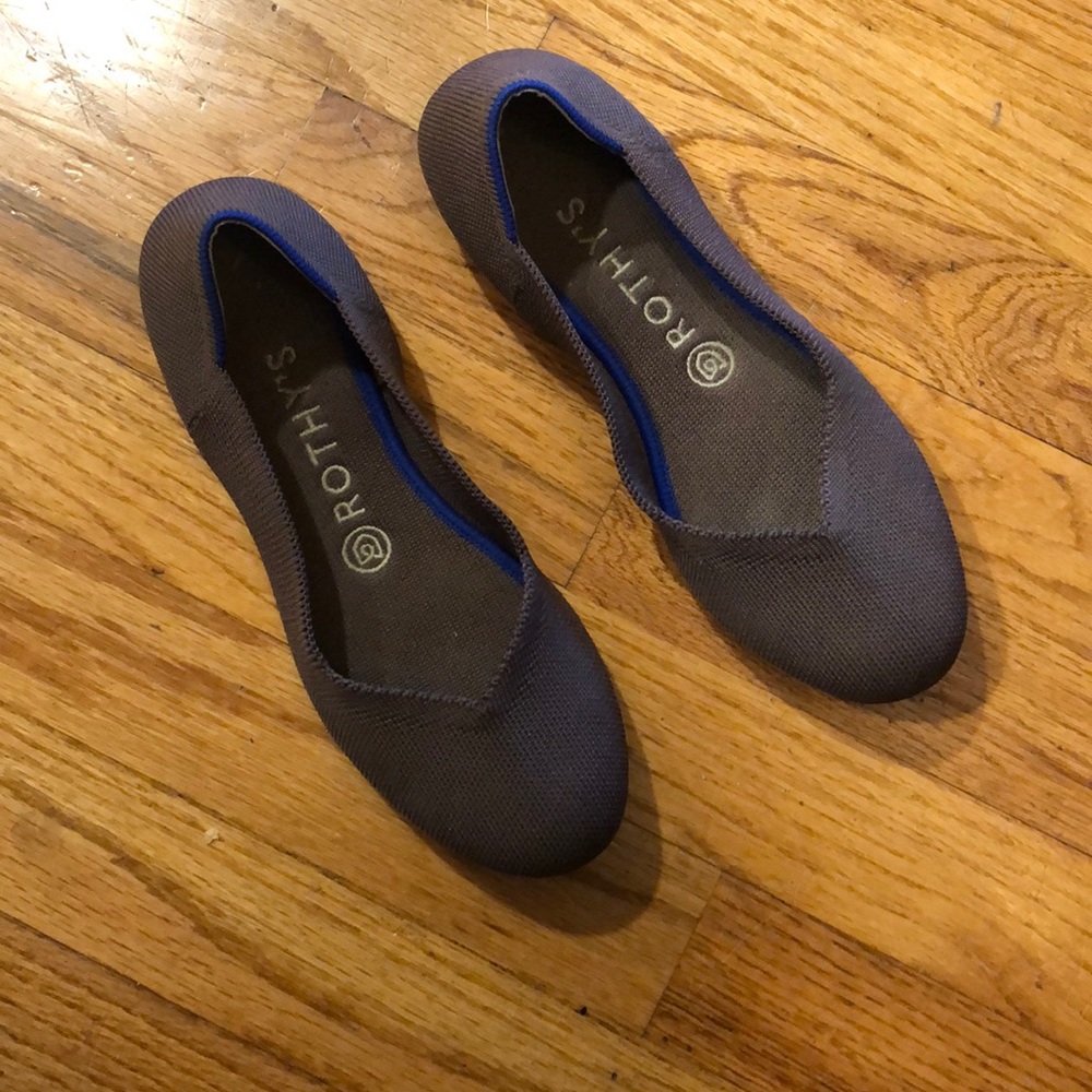 Rothys size 71/2. Fit more like a 7 greyish tan